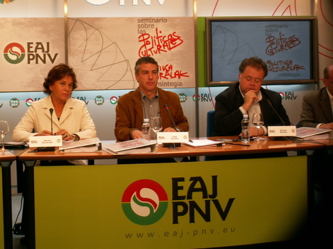 Foto: La mesa de los ponentes 