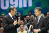 Foto: El lehendakari Ibarretxe conversa con Iigo Urkullu 
